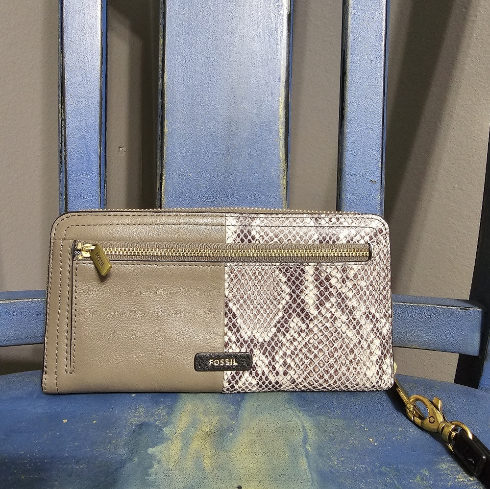 Fossil Logan RFID Wallet Zip‎ Clutch Wristlet Strap Taupe Snakeprint Black